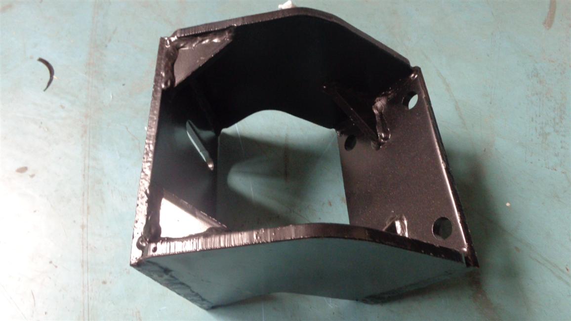 Left bracket - front suspension of engine, YC6L330-20, 320100070-2