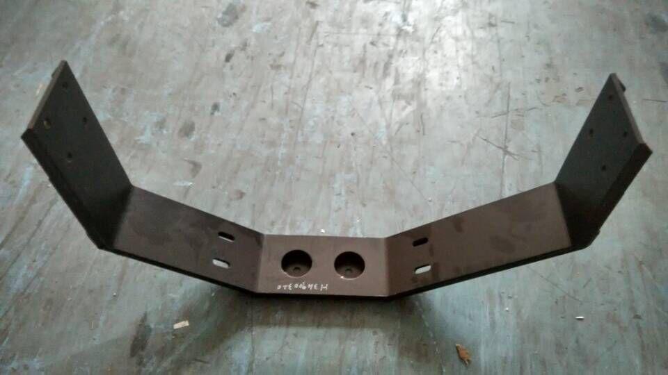 Lower bracket - rear suspension of engine, YC6A240-30, 320200040