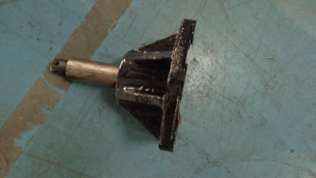 Bracket-steering middle rocker