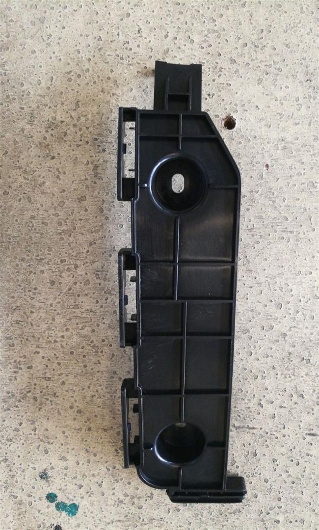 Bracket-rear bumper, right, KS2N-1