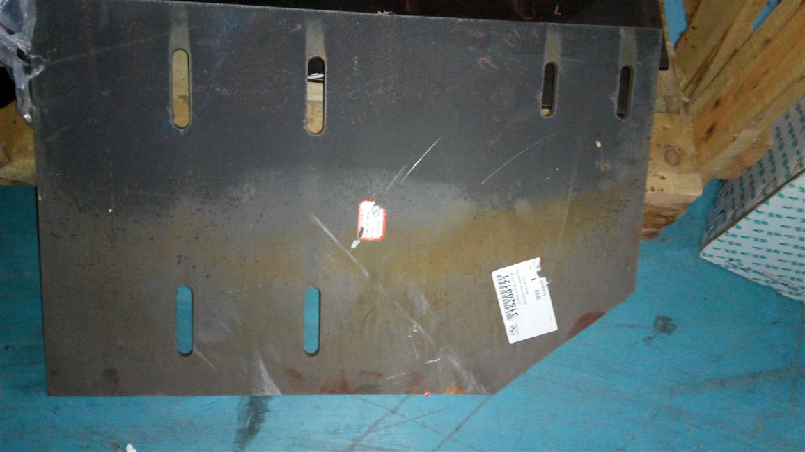 The bottom plate of the compressor is placed left and right, welding