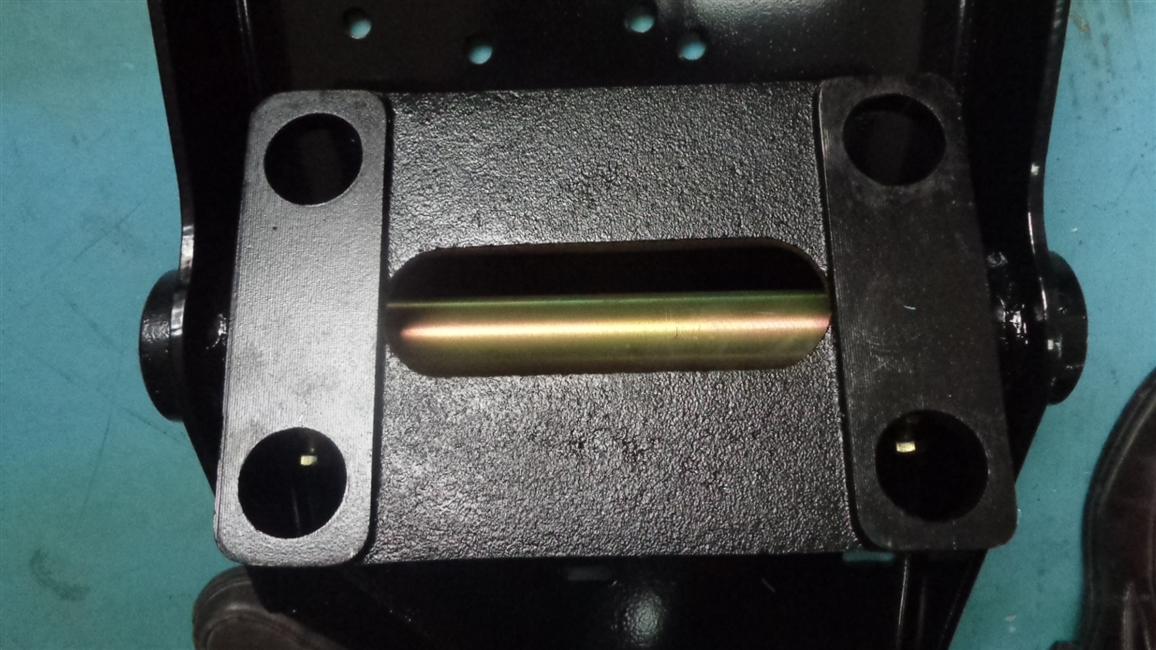Compressor upper base plate support, left/right