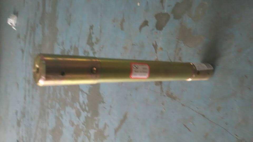 Compressor upper base plate pin shaft, left and right, 390mm, with oil nozzles at both ends