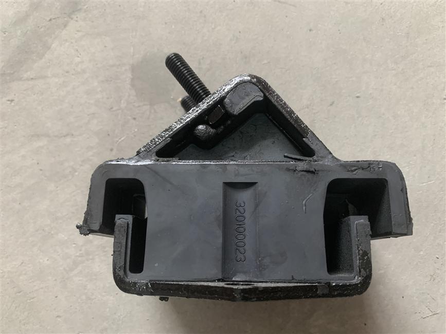 Paddle-front suspension of the engine, no-1