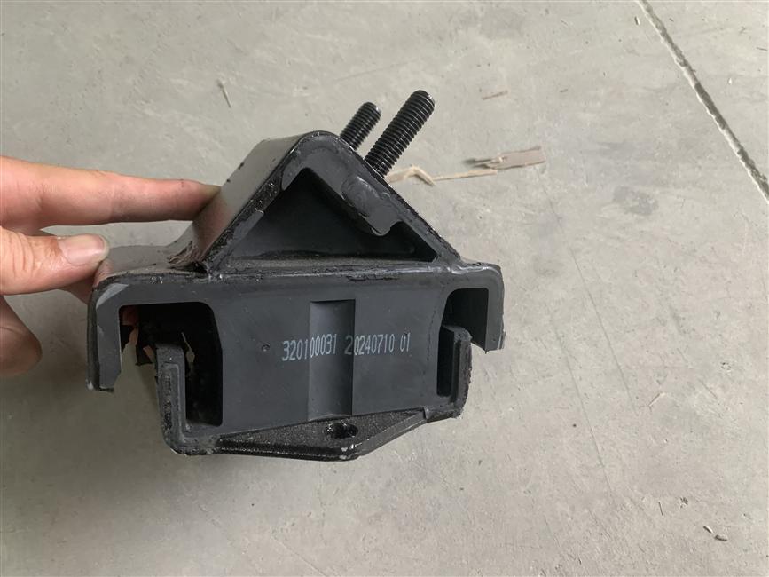 Paddle-front suspension of the engine, no