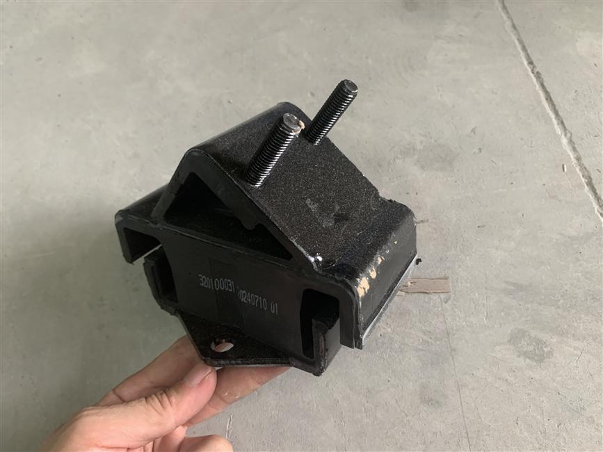 Paddle-front suspension of the engine, no-1