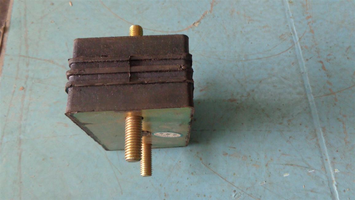 Подвеска переднего двигателя, 10J-01020