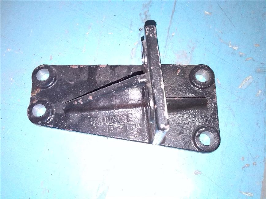 Right cylinder bracket - rear suspension of engine, WP12.375N, 320200030, castings-1