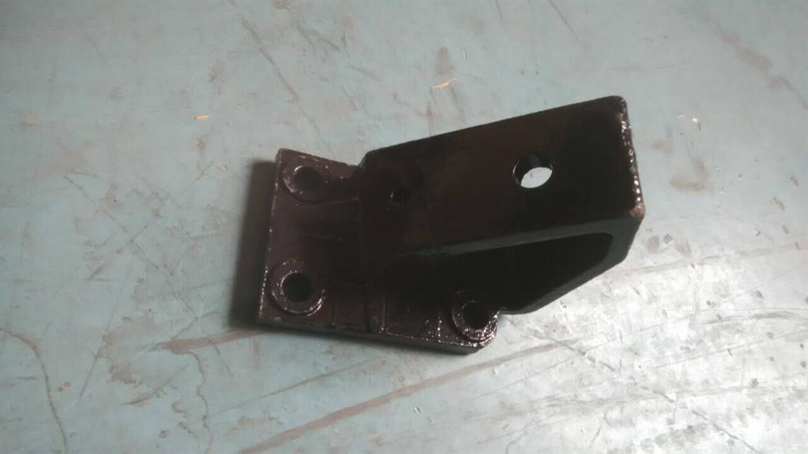 Right cylinder bracket-Engine front suspension, YC6J220-30, 6QA1-1002180, castings-1
