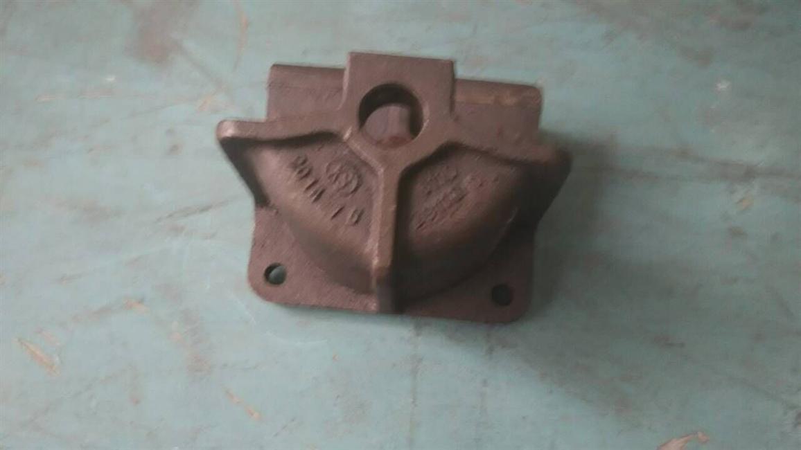 Bracket-rear leaf spring fixing end, φ35-100, casting-2