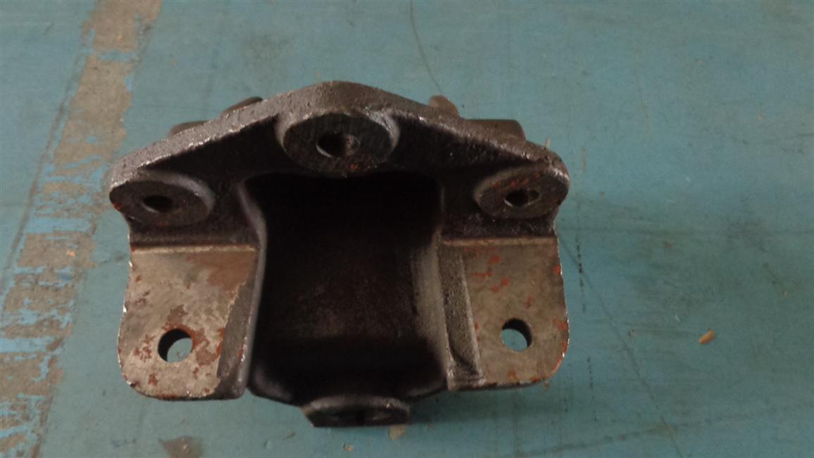 Front bracket-front leaf spring fixing, φ30, 90, casting-1