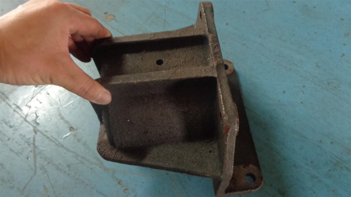 Rear bracket-rear leaf spring fixed,φ 35 , 90 ,casting-1