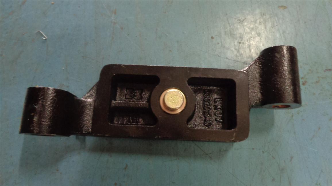 Left pad plate-front steel plate spring, 98, Φ27, castings