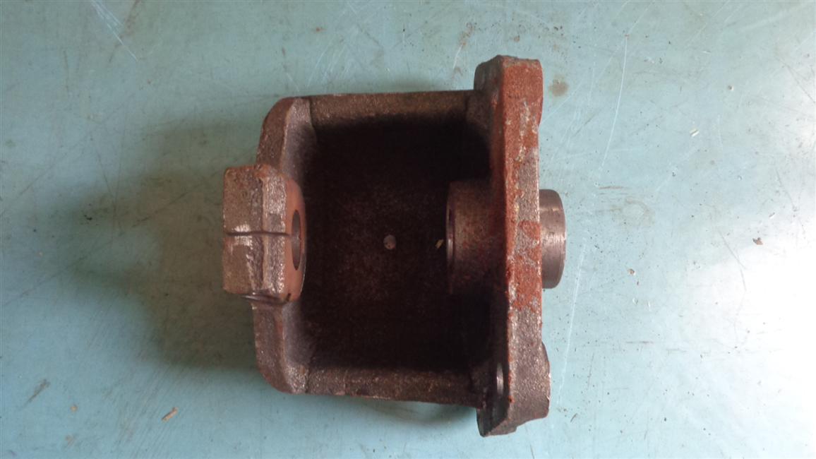 Bracket-rear leaf spring fixing, φ30, 75, casting-1