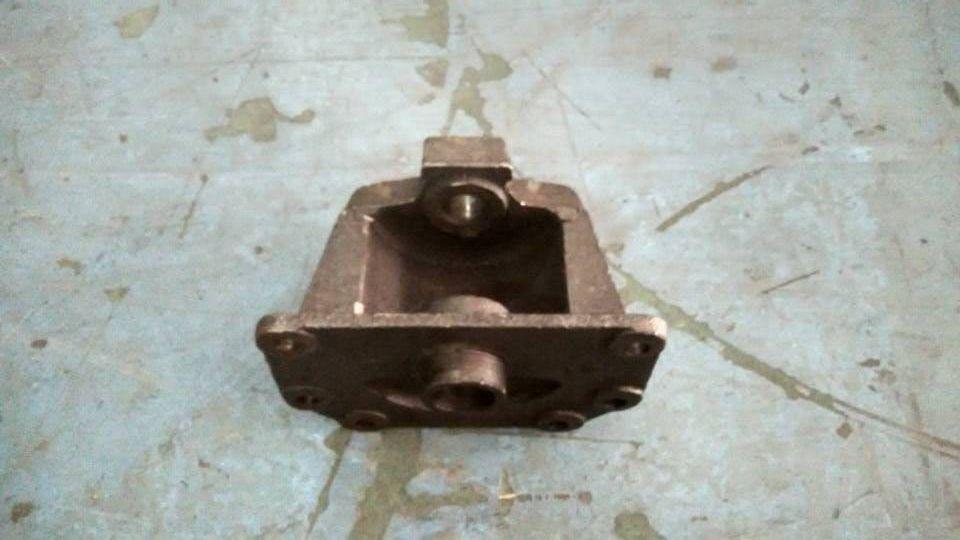 Rear bracket-rear leaf spring fixing, φ35-90, casting