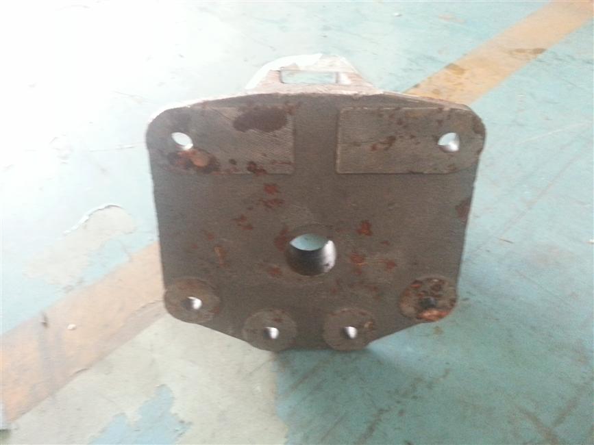 Rear bracket-rear leaf spring fixing, φ35-100, casting-2