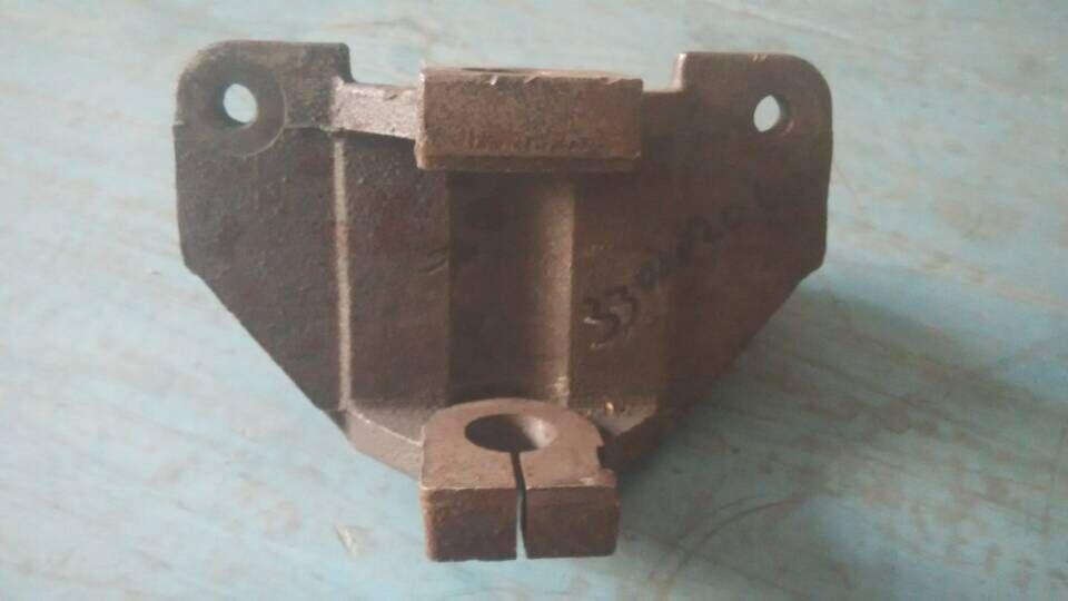 Rear bracket-front leaf spring fixing, φ30, 90, casting-1