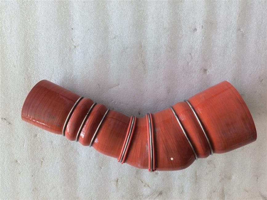 Промежуточное охлаждение, силикон, D63-D89, плоская изогнутая труба-не-90°, 200*150*135°