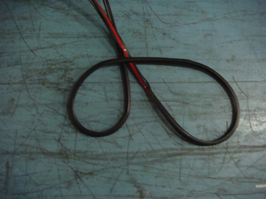 Bande d'étanchéité, F042, dans le compartiment à bagages-1