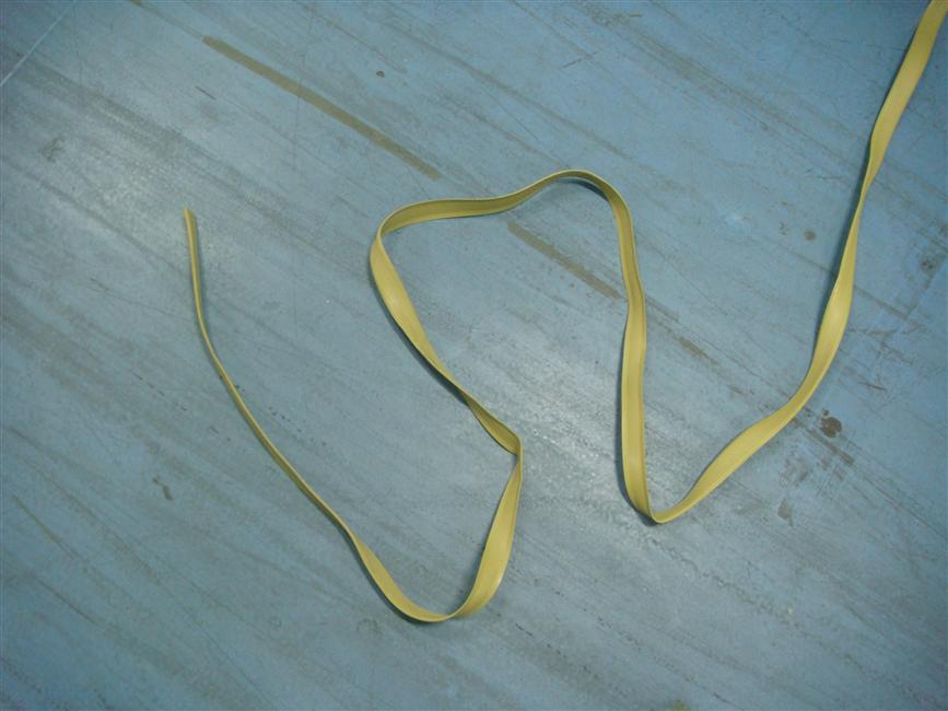 Floor press, yellow, BB256, warning glue strips when getting on the car-1