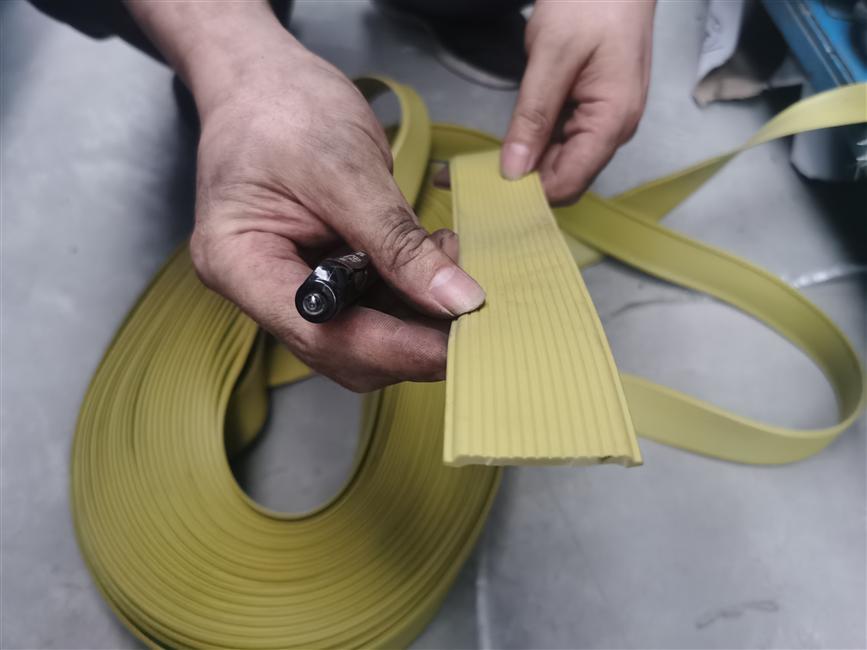 Adhesive strip,BB 236 , boarding warning strip, yellow, 38262