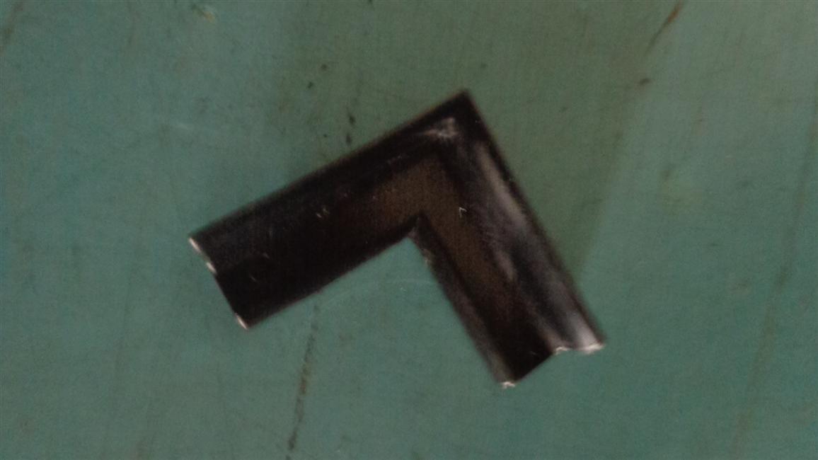 Floor pressing accessories, luggage compartment pressing inner corner joint