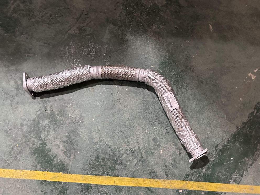 Right exhaust pipe one