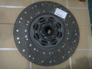 Ensemble disque entraîné par embrayage