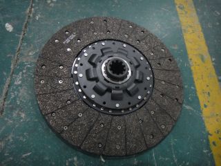 Ensemble disque entraîné par embrayage