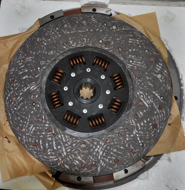 Clutch pressure plate assembly