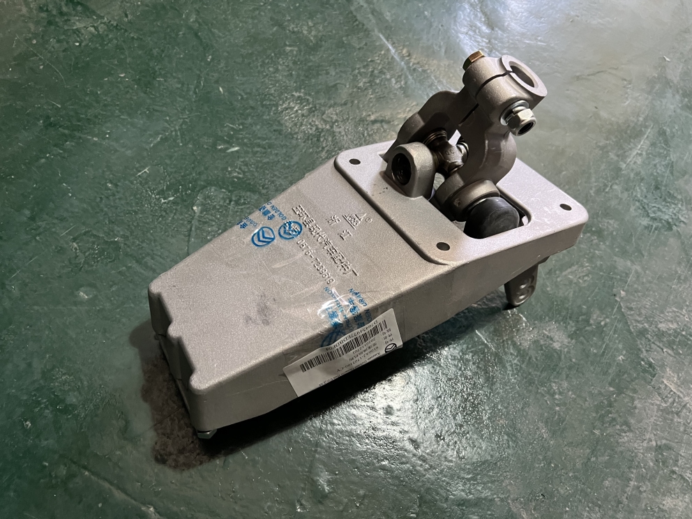 Speed ​​control assembly, two soft axes