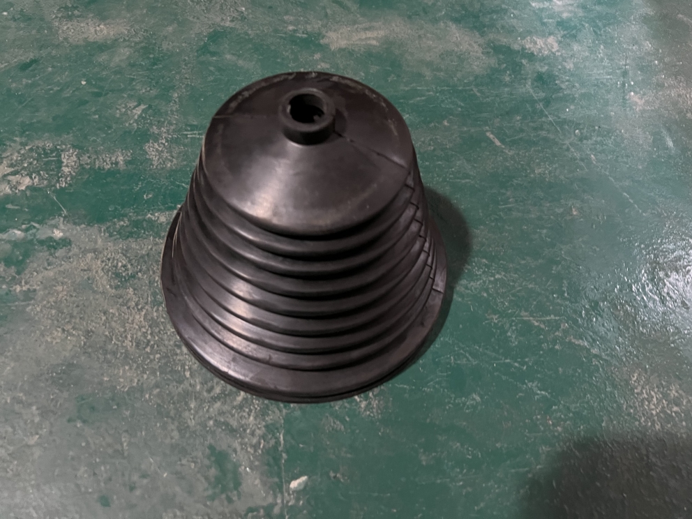 Dust cover-speed control mechanism, long handle and two soft shafts