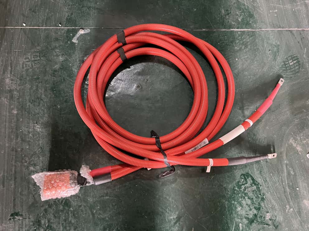 Three-in-one converter output line (converter-battery)