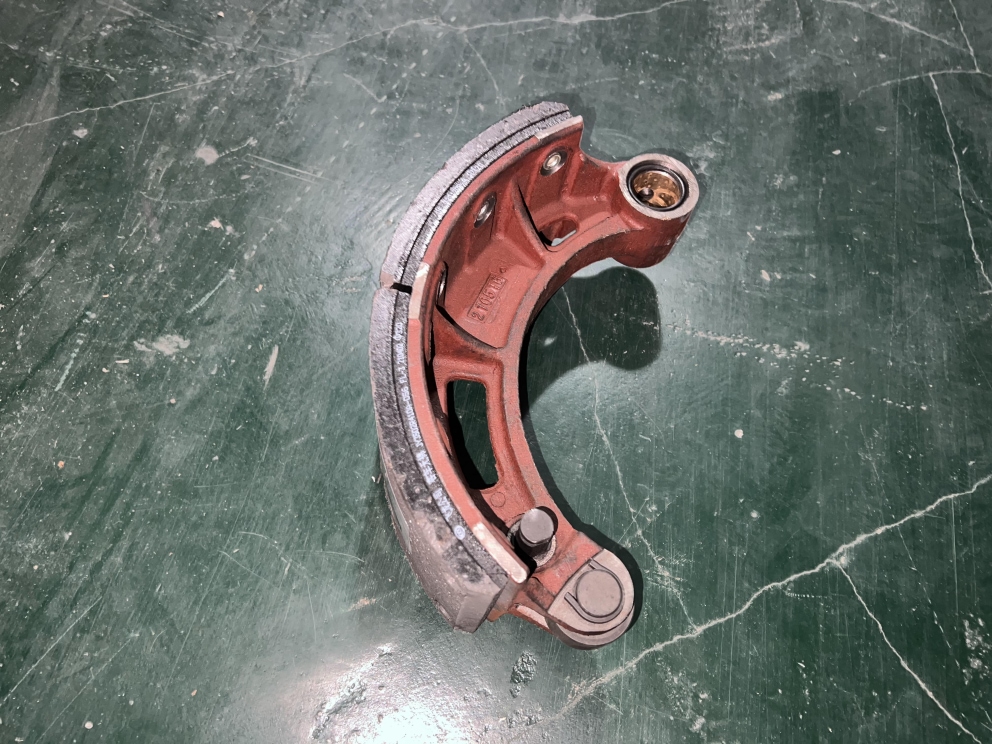 Rear lower brake shoe assembly