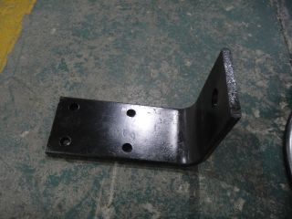 Upper bracket-stabilizing rod