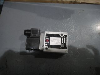 Pressure protection valve