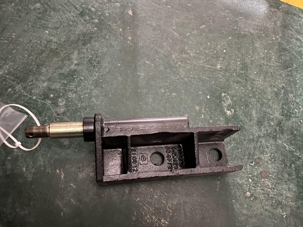 Lower bracket-rear right vibration absorber