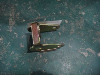 Support inférieur droit-amortisseur arrière