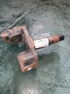 Right turn knuckle assembly