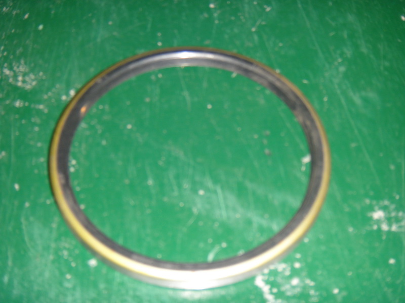 Front hub oil seal assembly