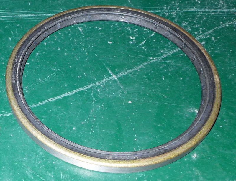 Front hub oil seal assembly