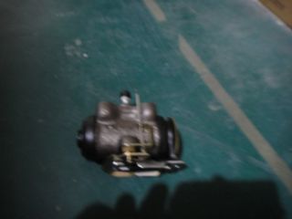 Front brake cylinder (self-adjusting) R