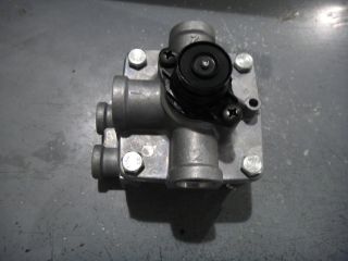 Differential relay valve