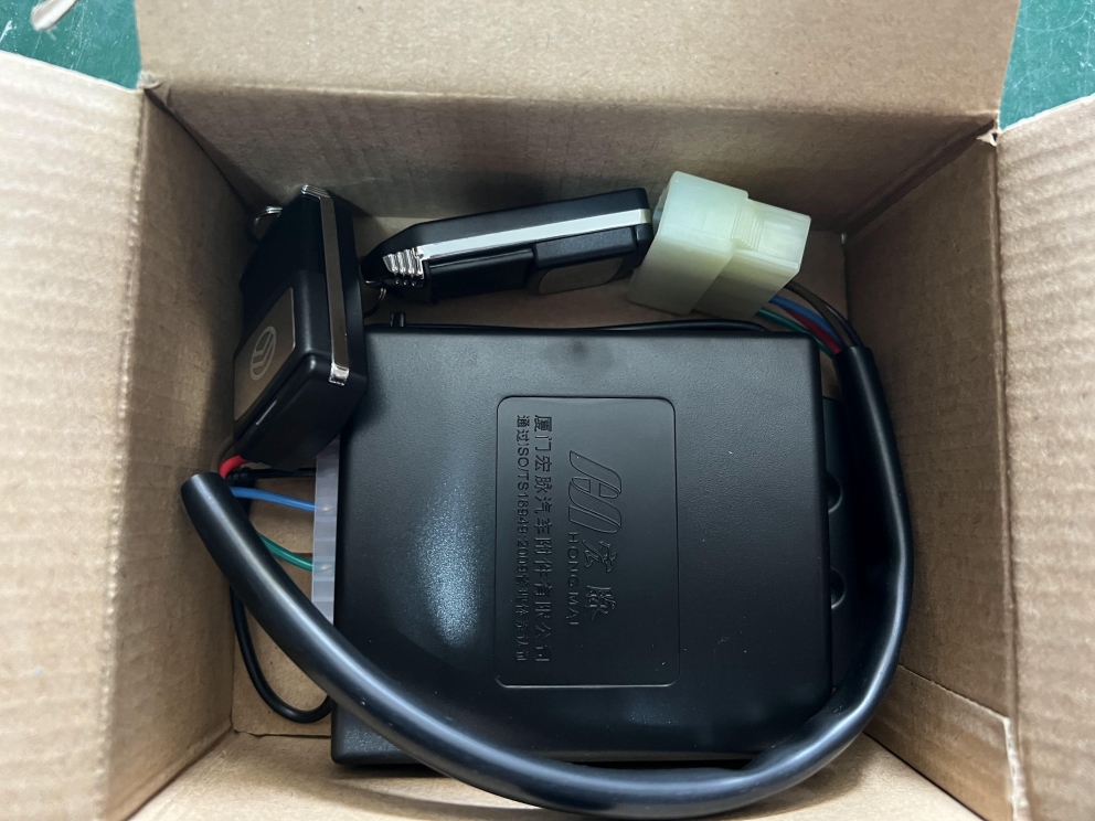 Passenger door remote control assembly, 8-hole sheath