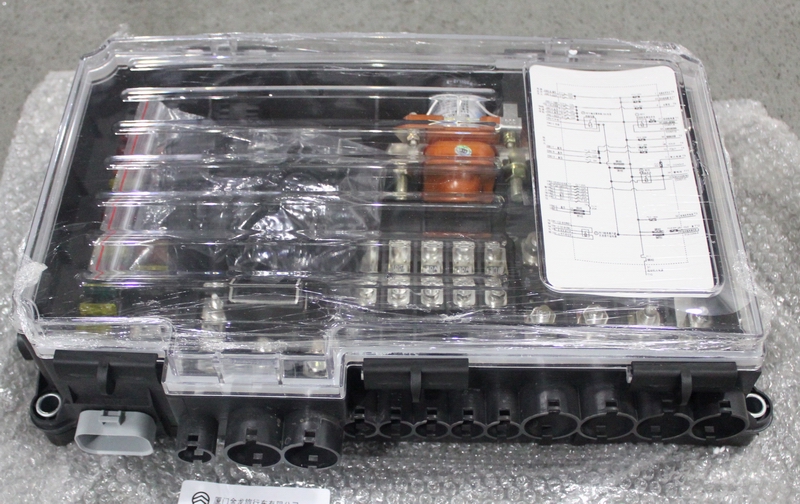 Boîtier de commande électronique arrière, en forme de tôle non récupérable