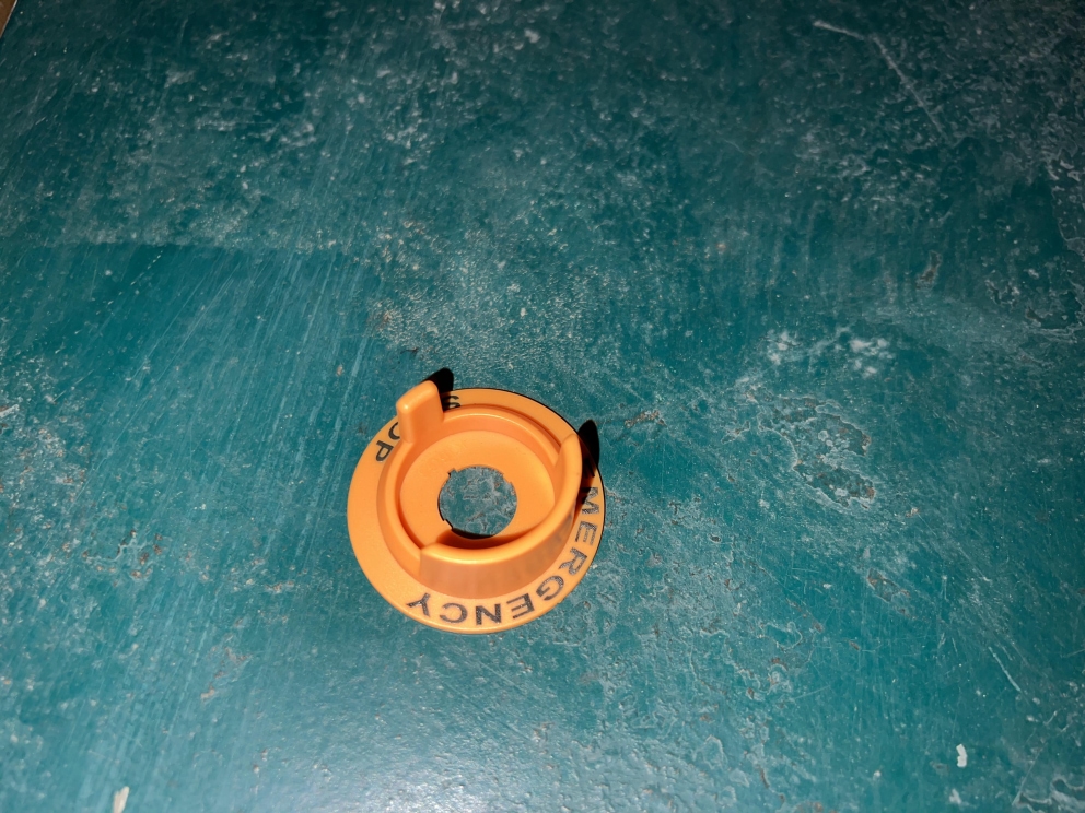 开关盖板、报警按钮防误触