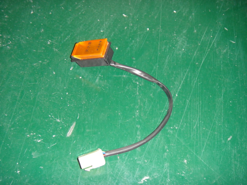 Interrupteur à bascule, interrupteur d'extincteur du compartiment moteur