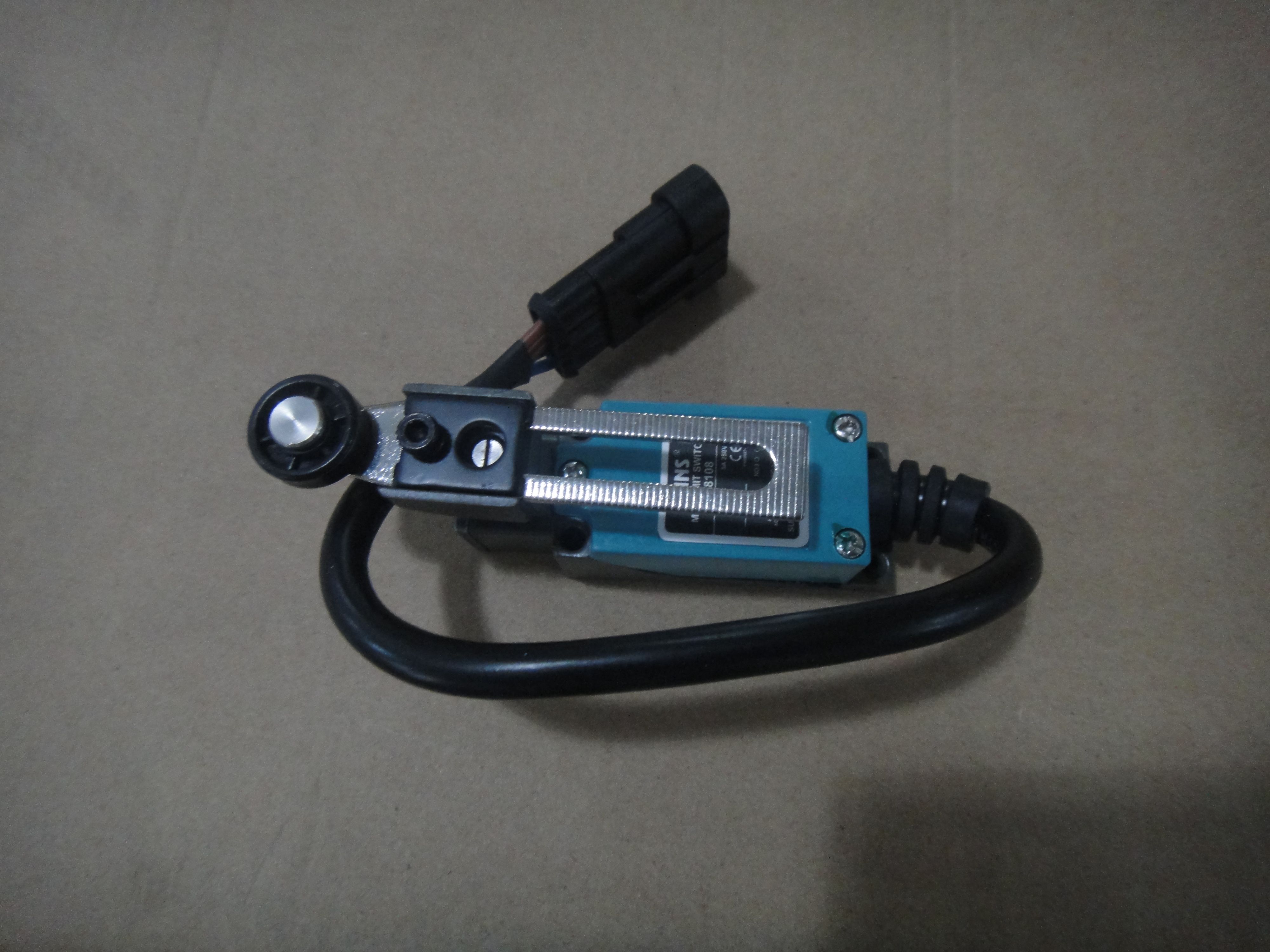 Stroke switch, door stroke switch