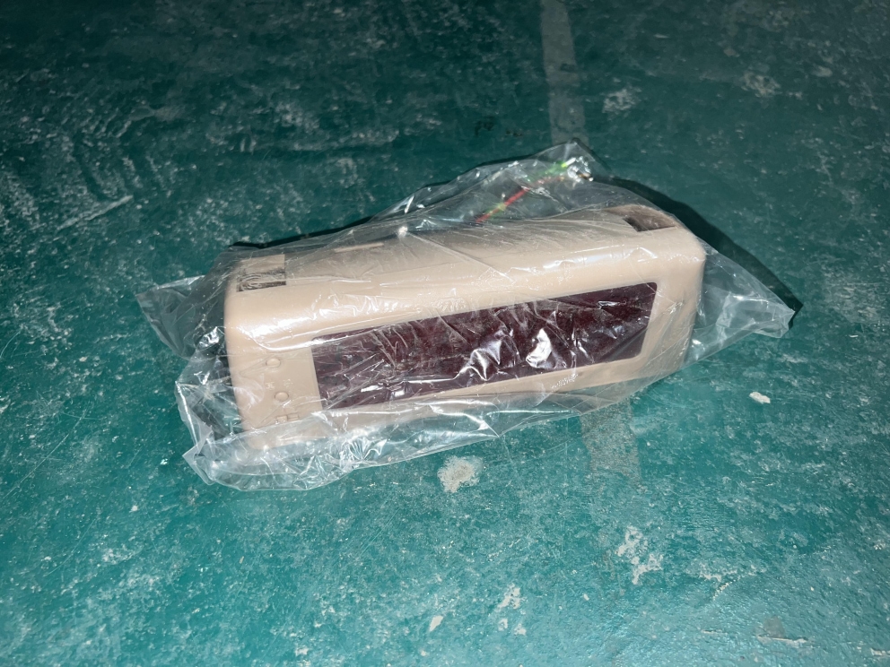 Horloge électronique, beige