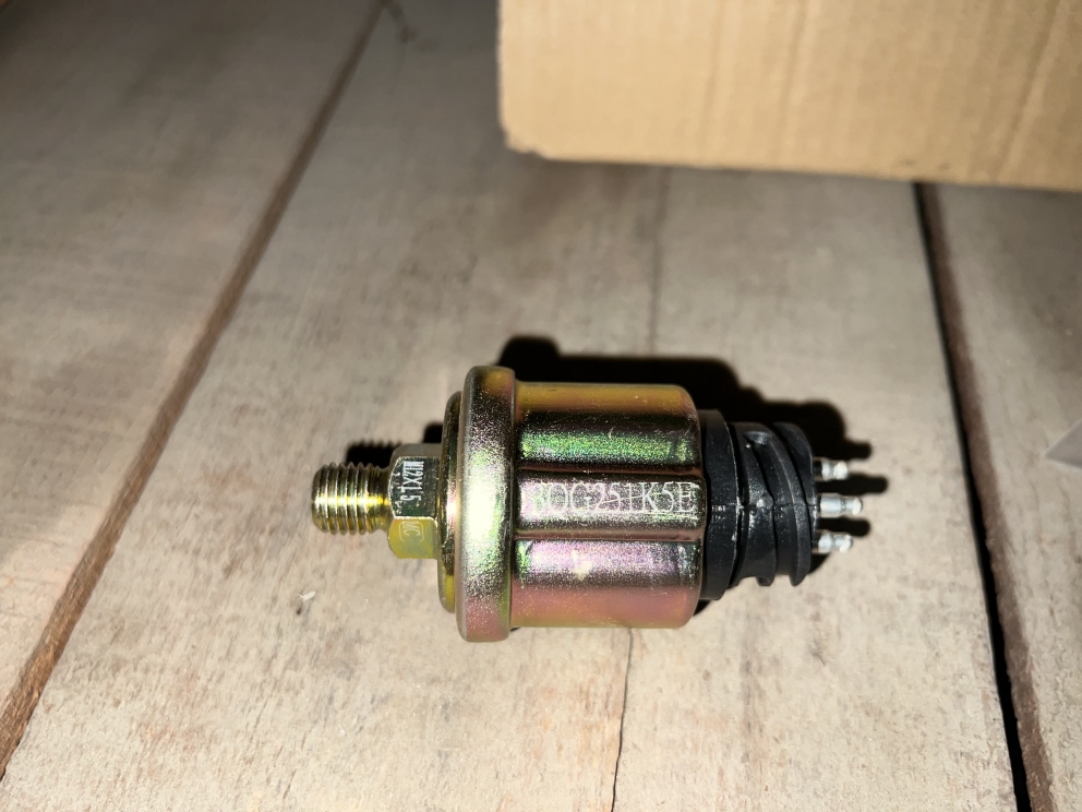 Gas pressure sensor